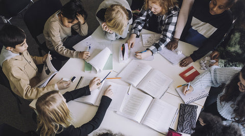 Alunos a estudar para os exames nacionais 2026 e provas finais do 9.º ano