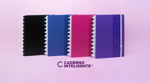 Quatro cadernos inteligentes na vertical